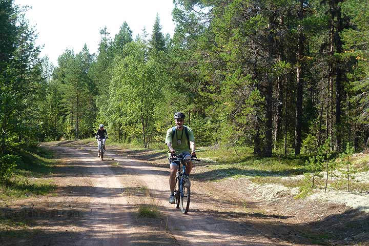 Fahrradtour durch die Taiga der Kola Halbinsel. Mountainbike Tour 'Russisch Lappland'